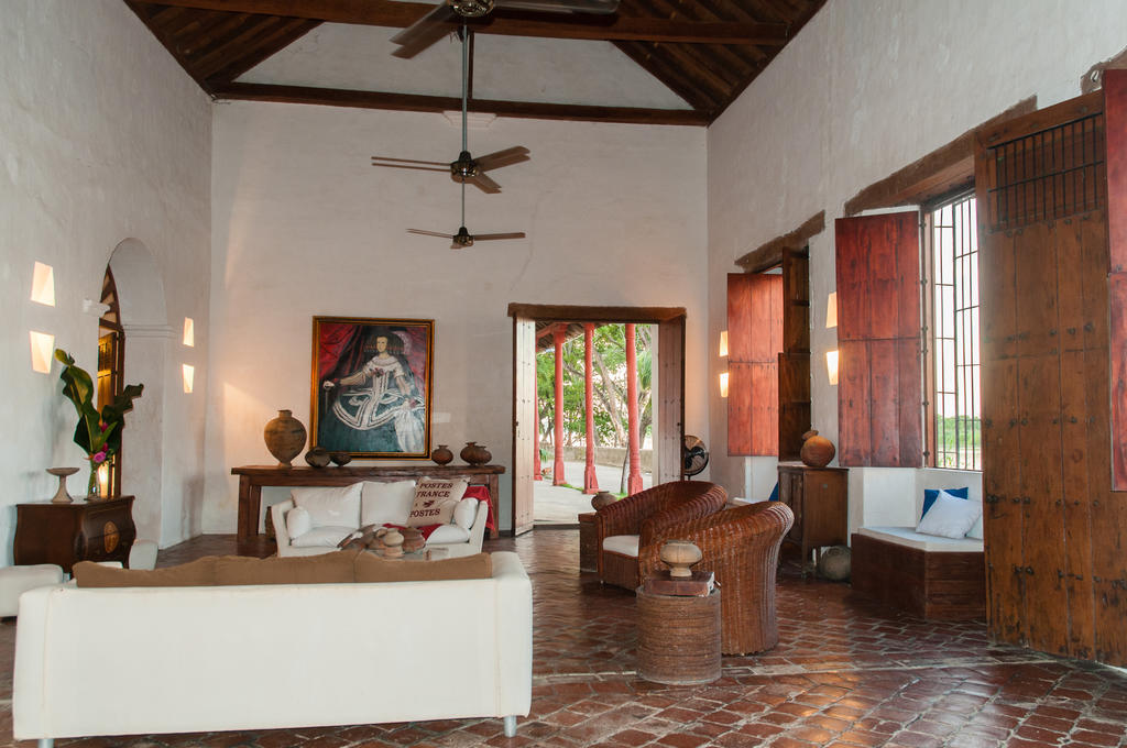 Portal De La Marquesa Hotell Mompos Exteriör bild Interior of the house