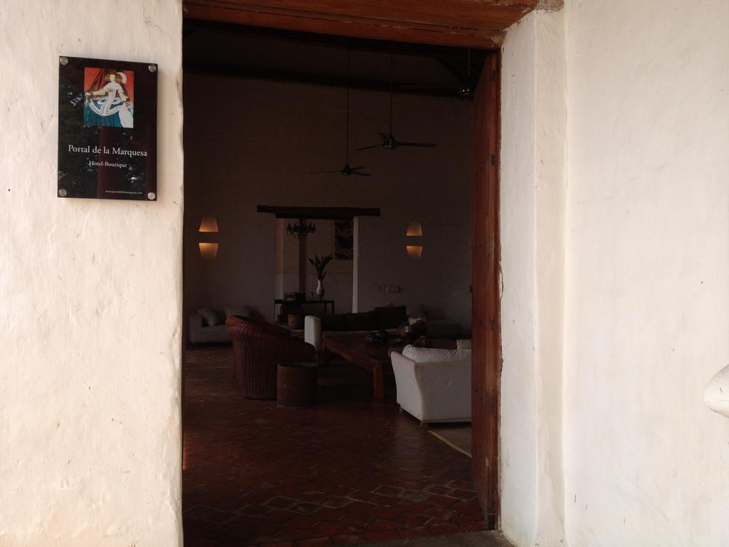 Portal De La Marquesa Hotell Mompos Exteriör bild Entrance to the museum