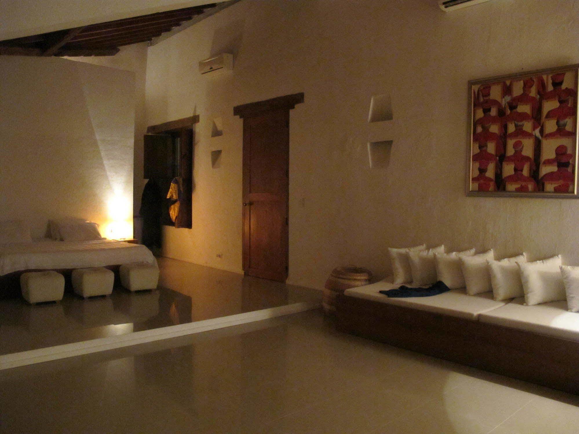 Portal De La Marquesa Hotell Mompos Exteriör bild A room at the hotel