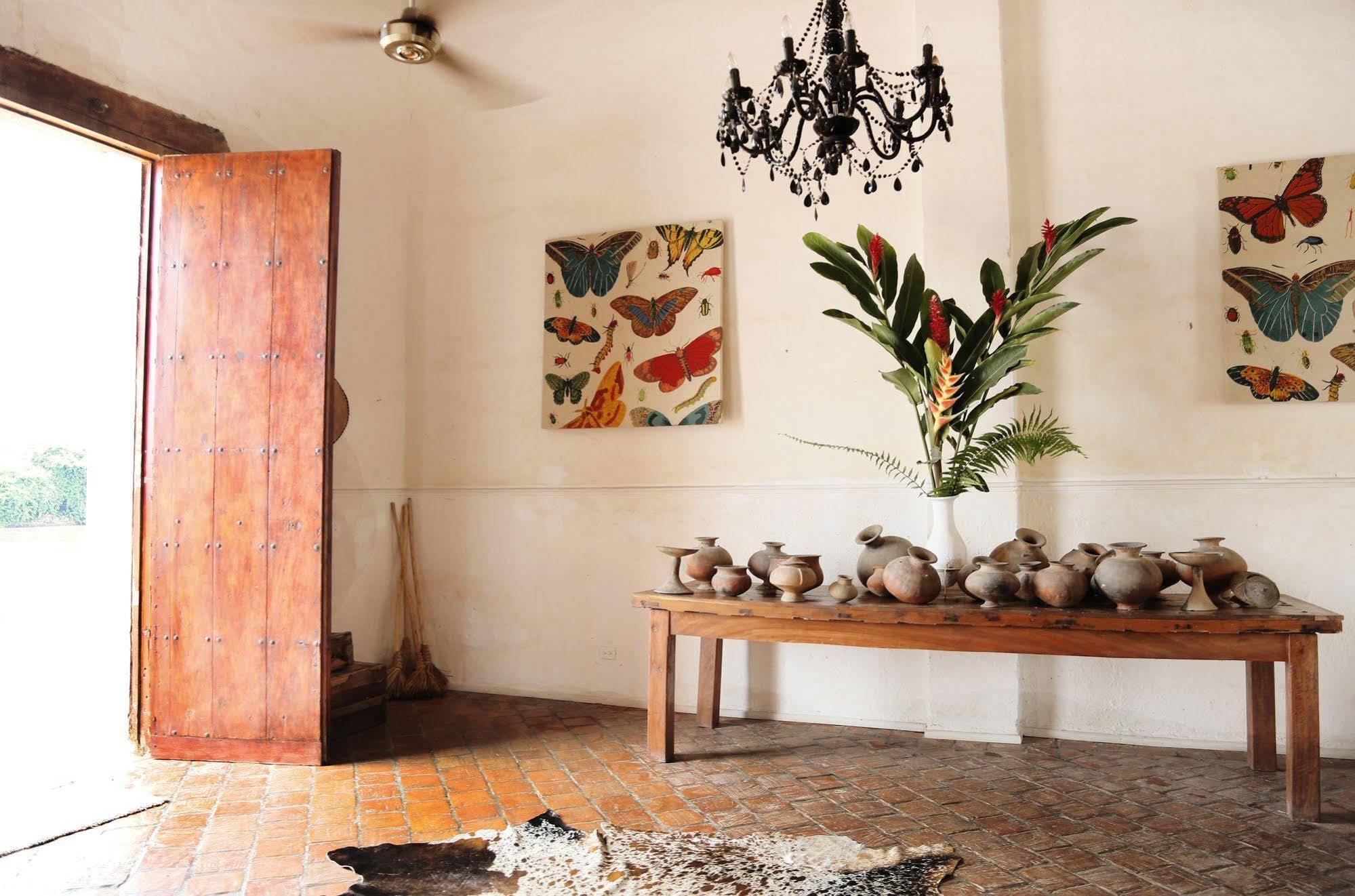 Portal De La Marquesa Hotell Mompos Exteriör bild Interior of the house