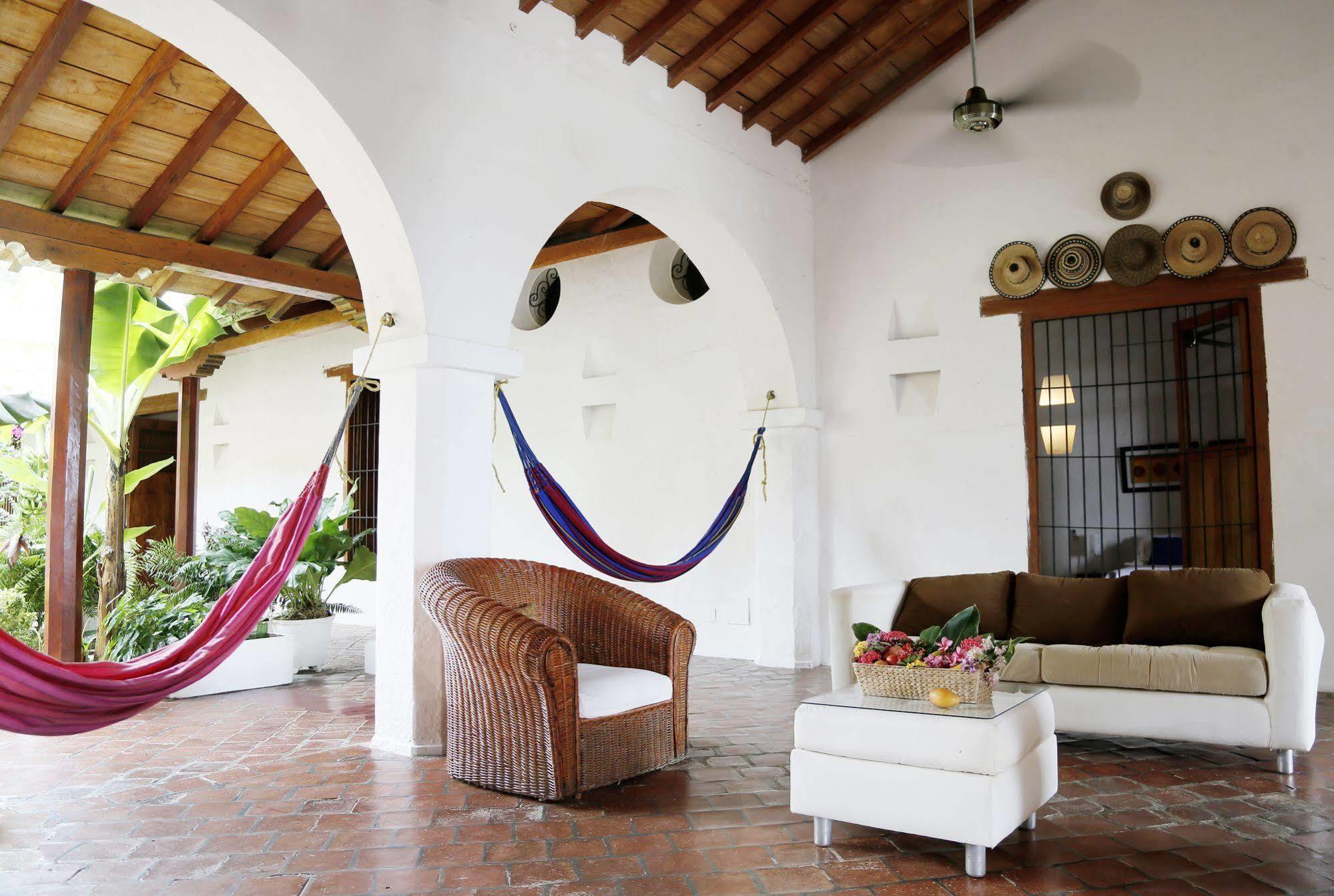 Portal De La Marquesa Hotell Mompos Exteriör bild Interior of a typical house in Montería